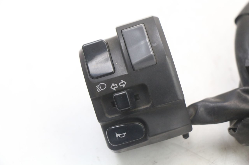 photo de LEFT HANDLEBAR SWITCH YAMAHA FJR ABS 1300 (2006 - 2012)