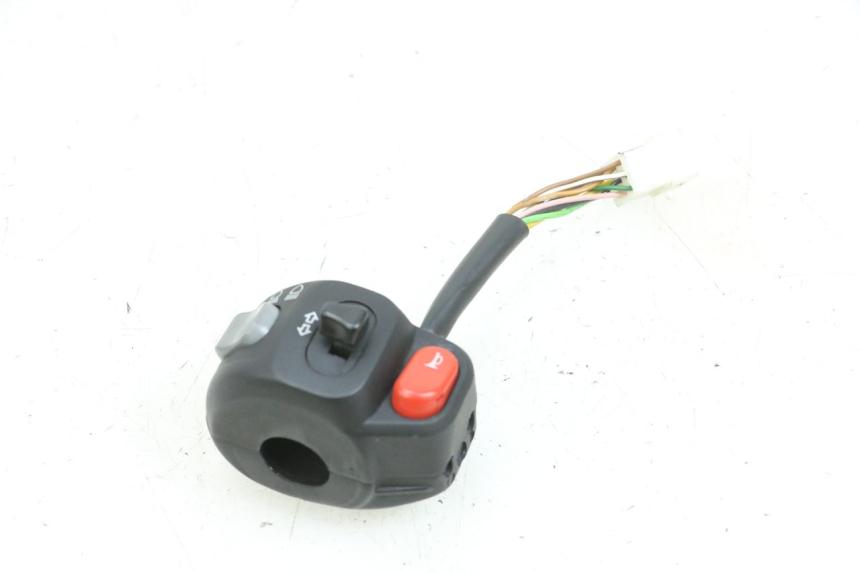 photo de LEFT HANDLEBAR SWITCH YAMAHA YP MAJESTY 125 (2002 - 2006) - Fixing points details