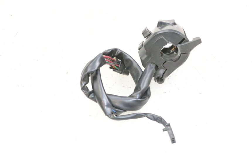 photo de LEFT SWITCH KAWASAKI ZR 7 750 (1999 - 2001) - Surface and material condition