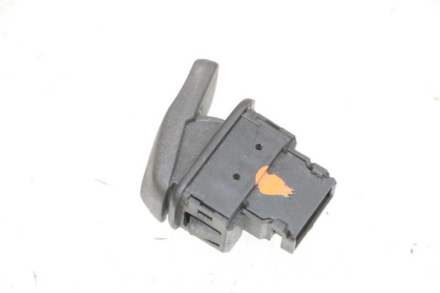 photo de HORN SWITCH PIAGGIO MP3 HPE 300 (2019 - 2026) - Zoom on usage condition