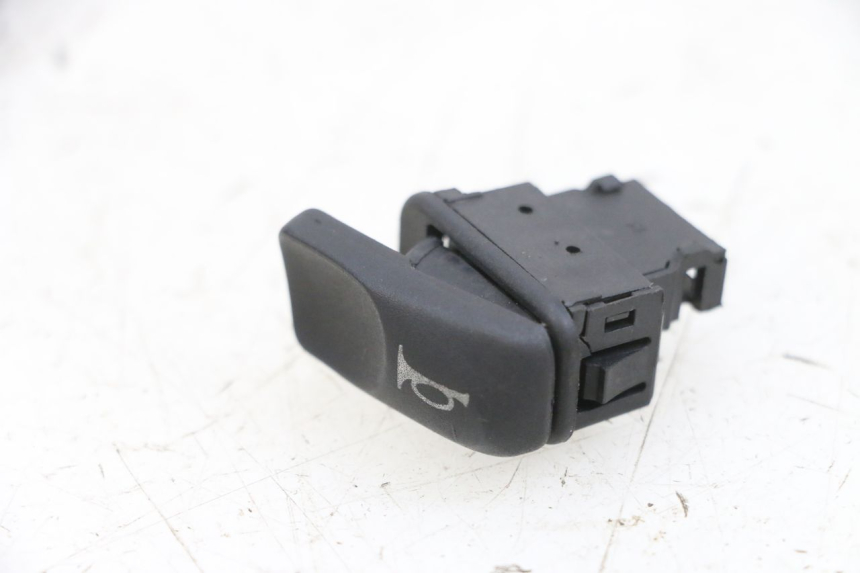 photo de HORN SWITCH PIAGGIO NEW TYPHOON 50 (2018 - 2021) - Alternative perspective