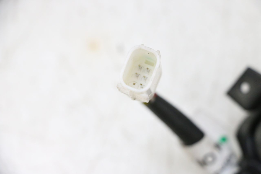 photo de SWITCH PIAGGIO MP3 HPE 300 (2019 - 2026) - Technical close-up