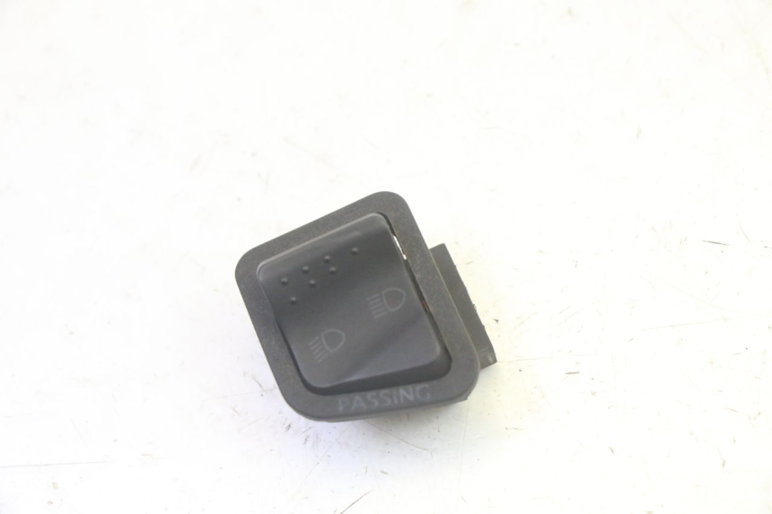photo de HEADLIGHT HIGH BEAM SWITCH PIAGGIO MP3 RL 250 (2007 - 2010) - Main view