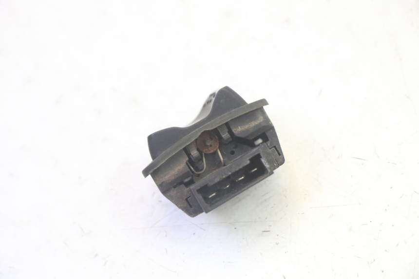 photo de HEADLIGHT HIGH BEAM SWITCH PIAGGIO MP3 RL 250 (2007 - 2010) - Zoom on usage condition