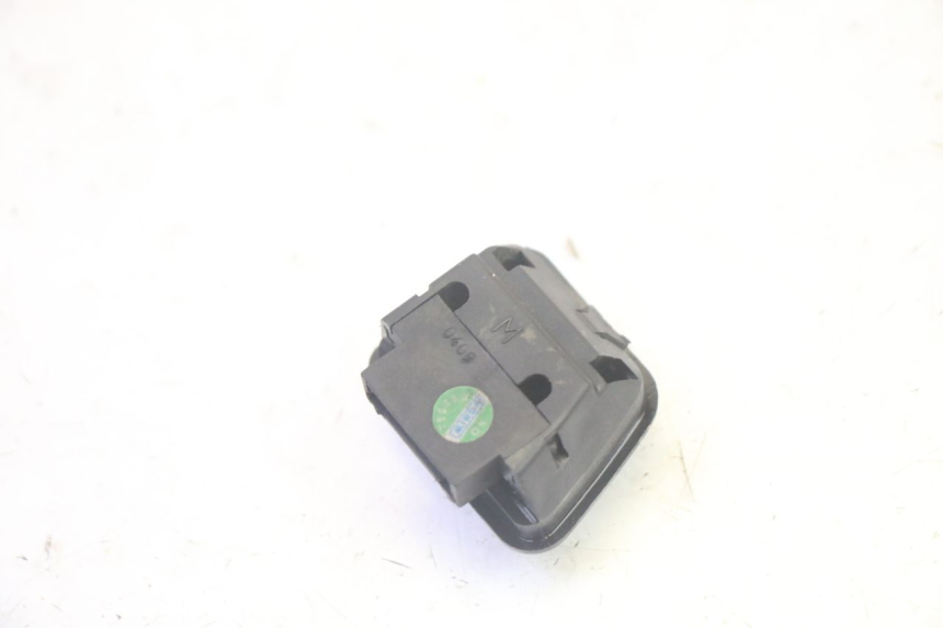 photo de HEADLIGHT HIGH BEAM SWITCH PIAGGIO MP3 RL 250 (2007 - 2010) - Zoom on usage condition