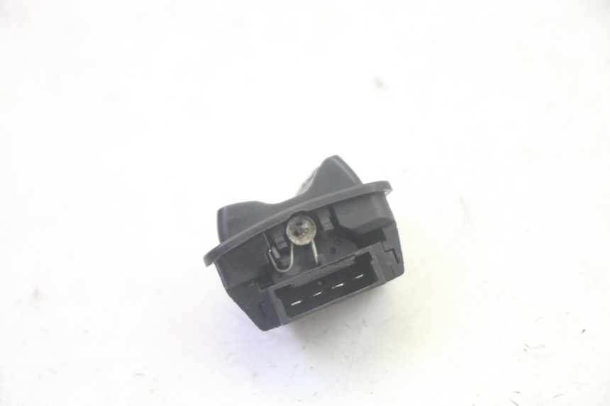 photo de HEADLIGHT HIGH BEAM SWITCH PIAGGIO MP3 RL 250 (2007 - 2010) - Alternative perspective