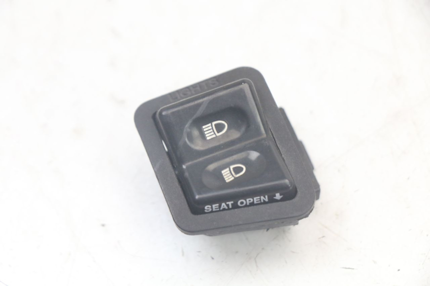 photo de HEADLIGHT HIGH BEAM SWITCH SYM FIDDLE 3 III 125 (2014 - 2020)