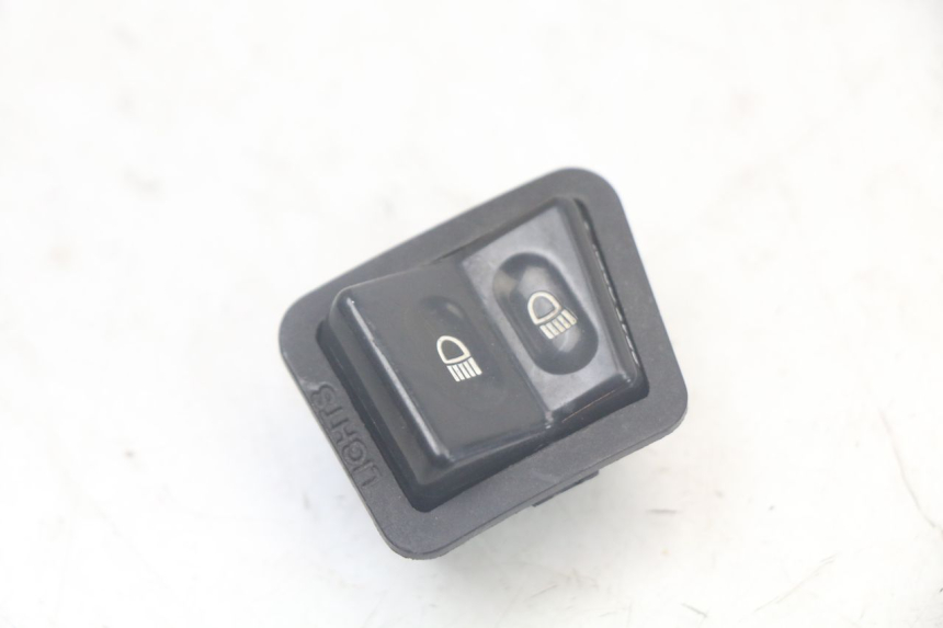 photo de HEADLIGHT HIGH BEAM SWITCH SYM FIDDLE 3 III 125 (2014 - 2020)