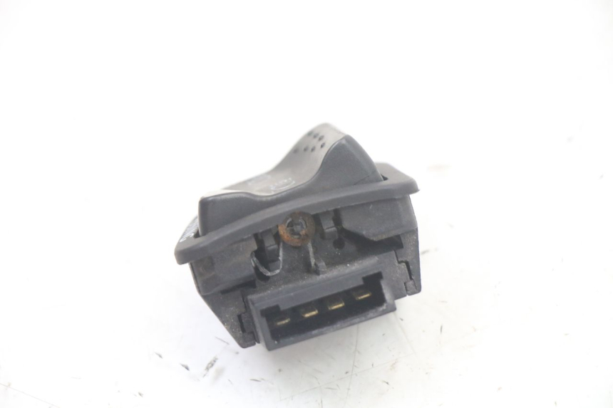 photo de HEADLIGHT HIGH BEAM SWITCH PIAGGIO XEVO - X EVO 125 (2007 - 2017) - Zoom on usage condition