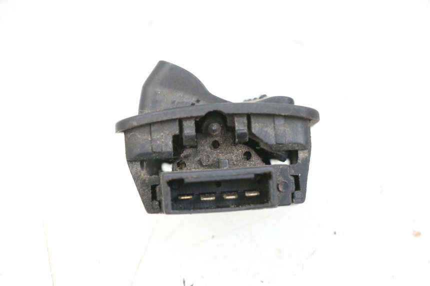 photo de HEADLIGHT HIGH BEAM SWITCH PIAGGIO ZIP 2T 50 (2009 - 2019) - Zoom on usage condition