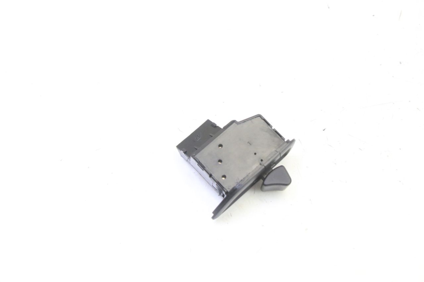 photo de ROLL LOCK SWITCH PIAGGIO MP3 HPE 310 (2024 - 2025)