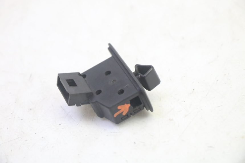 photo de ROLL LOCK SWITCH PIAGGIO MP3 HPE 350 (2018 - 2020) - Alternative perspective