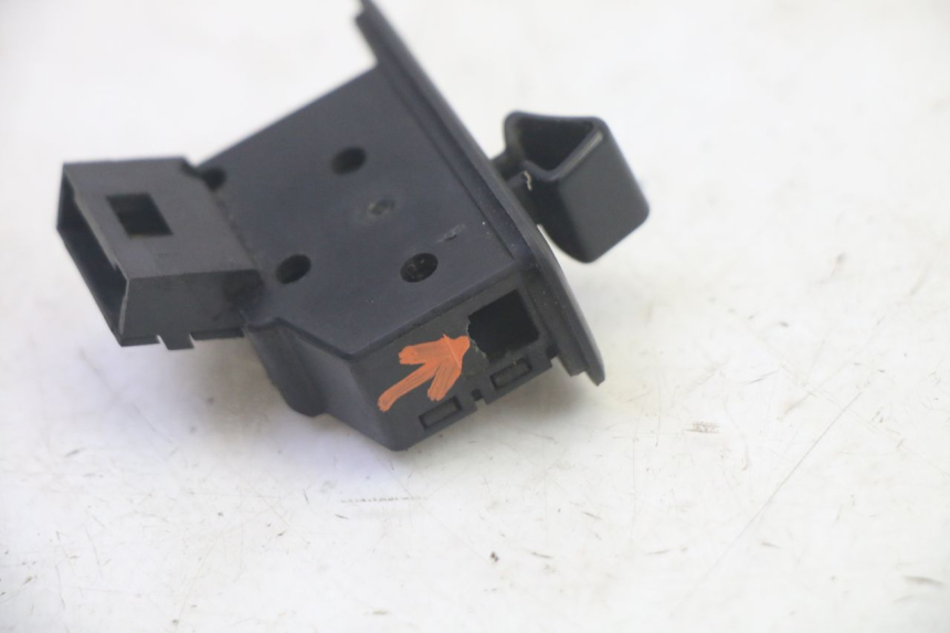 photo de ROLL LOCK SWITCH PIAGGIO MP3 HPE 350 (2018 - 2020) - Technical close-up