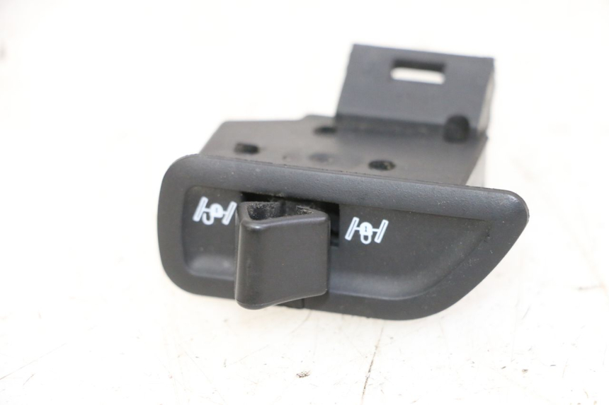 photo de ROLL LOCK SWITCH PIAGGIO MP3 500 (2014 - 2016)
