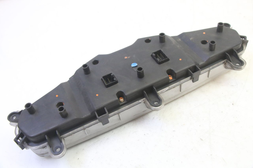 photo de SPEEDOMETER QUADRO 4 4D 350 (2015 - 2018)