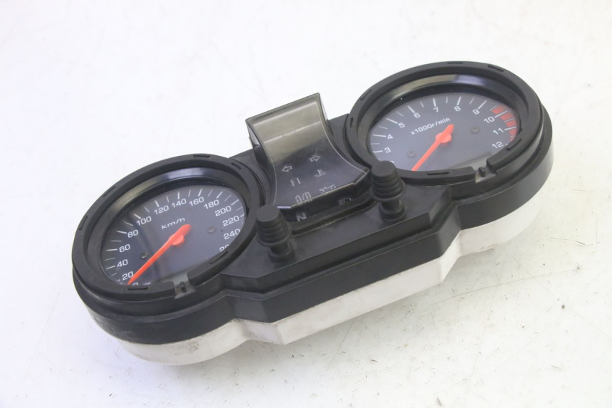 photo de SPEEDOMETER SUZUKI DL V STROM 1000 (2002 - 2007) - Fixing points details