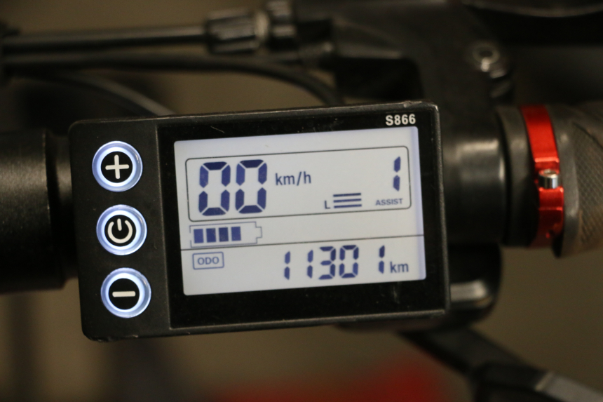 photo de SPEEDOMETER URBANGLIDE E-CROSS PRO 1
