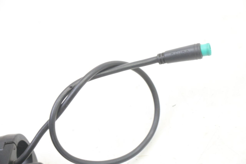 photo de SPEEDOMETER URBANGLIDE E-CROSS PRO 1