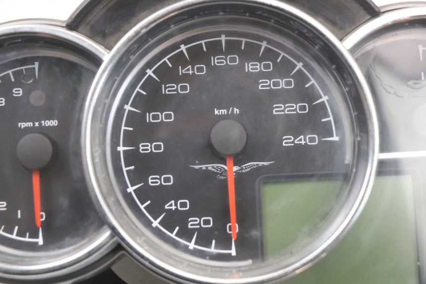 photo de SPEEDOMETER MOTO GUZZI NORGE 8V GT 1200 (2011 - 2016) - Alternative perspective