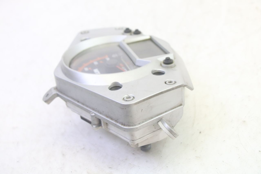 photo de SPEEDOMETER DAELIM S1 125 (2007 - 2016) - Distinctive features
