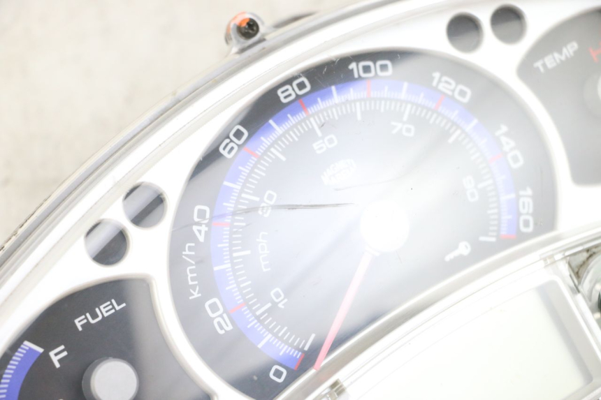 photo de SPEEDOMETER YAMAHA XMAX X-MAX 125 (2006 - 2009) - Focus on structure