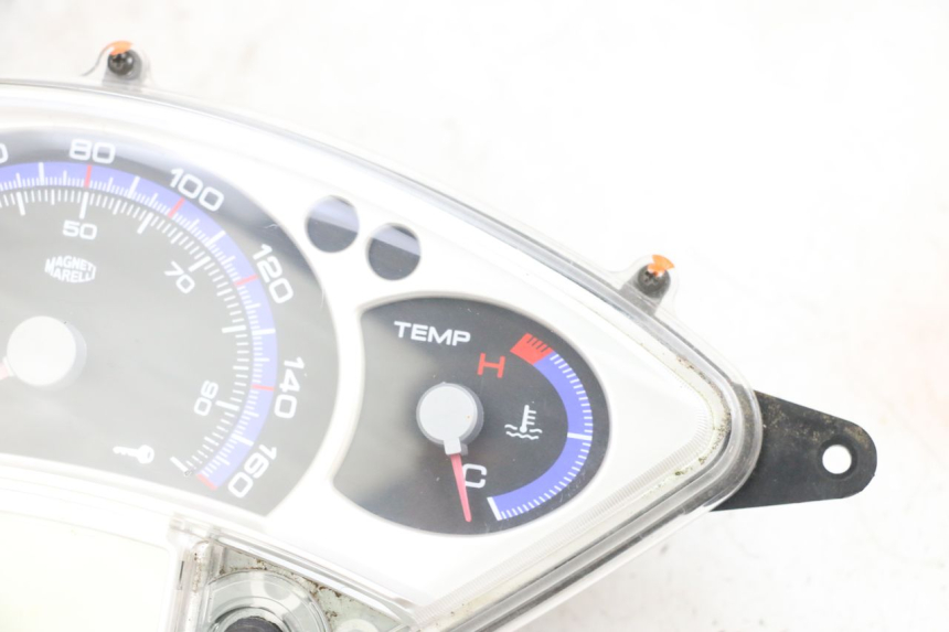 photo de SPEEDOMETER YAMAHA XMAX X-MAX 125 (2006 - 2009) - Spare part profile view