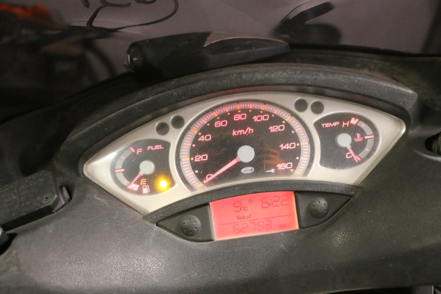 photo de SPEEDOMETER YAMAHA XMAX X-MAX 125 (2006 - 2009) - Zoom on usage condition