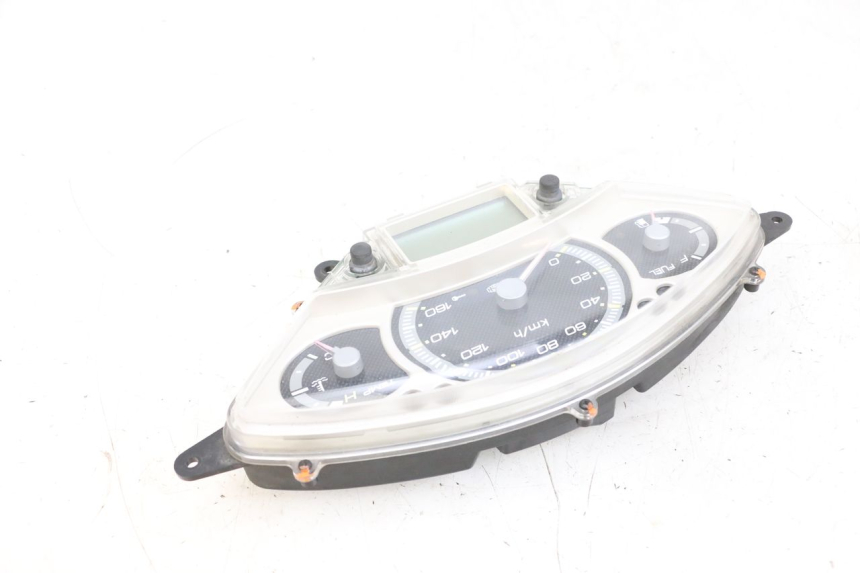 photo de SPEEDOMETER YAMAHA XMAX X-MAX 125 (2006 - 2009) - Surface and material condition