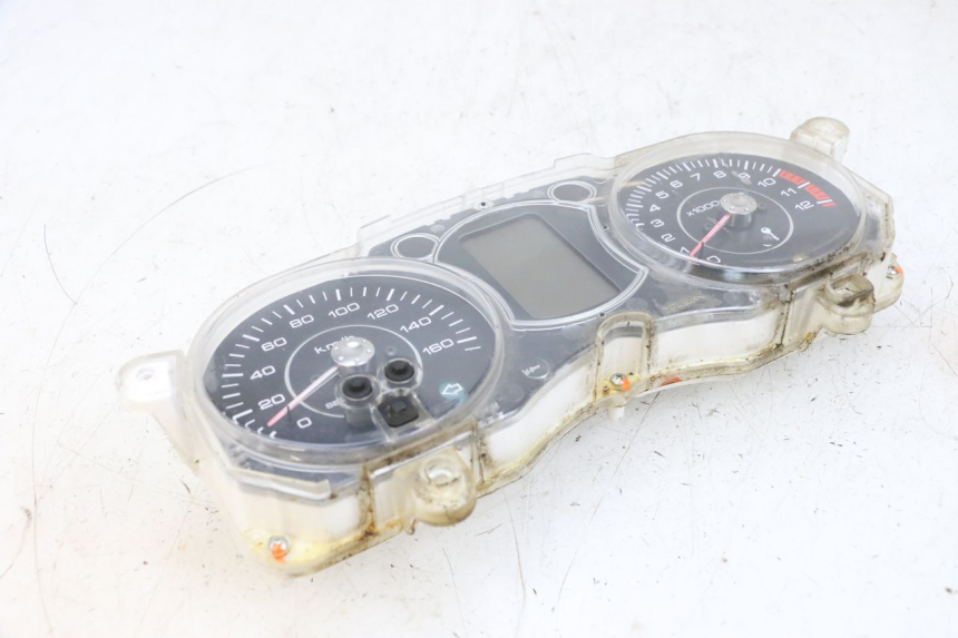 photo de SPEEDOMETER YAMAHA X-MAX XMAX 125 (2010 - 2013) - Fixing points details