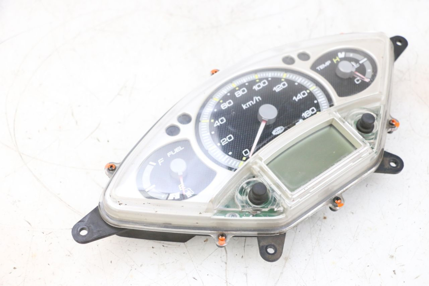 photo de SPEEDOMETER YAMAHA XMAX X-MAX 125 (2006 - 2009) - Distinctive features