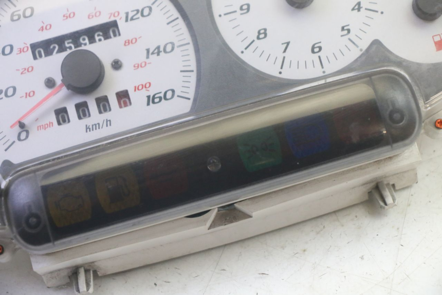 photo de SPEEDOMETER PIAGGIO X8 125 (2004 - 2007) - Alternative perspective