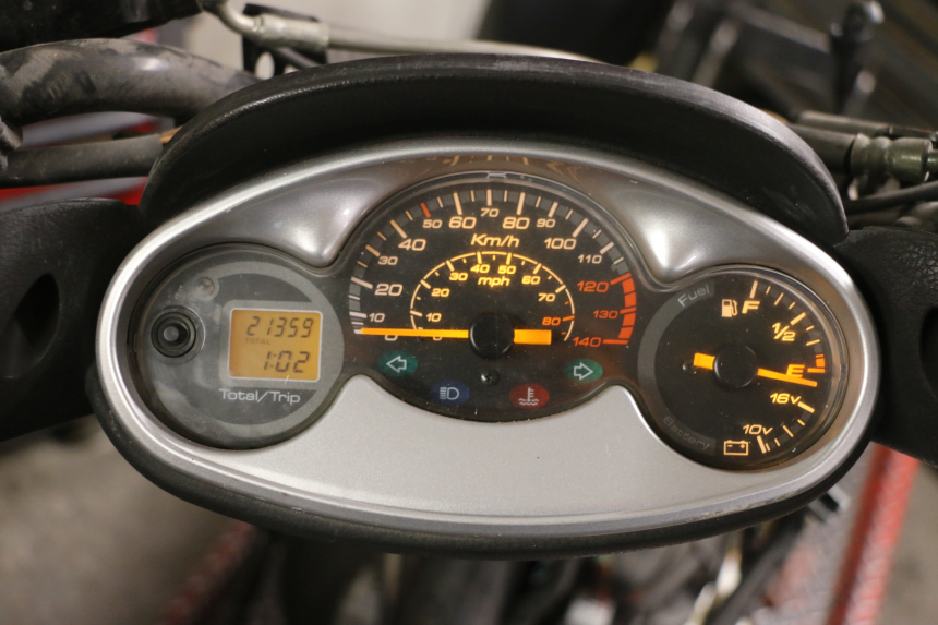photo de SPEEDOMETER YAMAHA YP MAJESTY 125 (2002 - 2006) - Zoom on usage condition