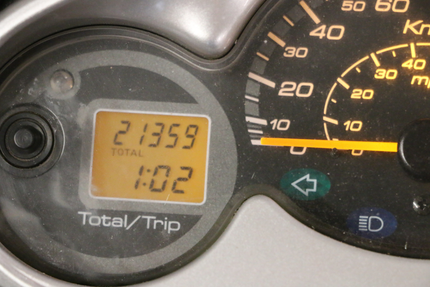 photo de SPEEDOMETER YAMAHA YP MAJESTY 125 (2002 - 2006) - Technical close-up