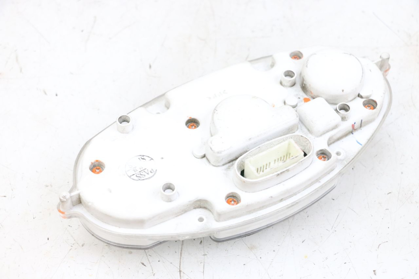 photo de SPEEDOMETER YAMAHA YP MAJESTY 125 (2002 - 2006) - Fixing points details