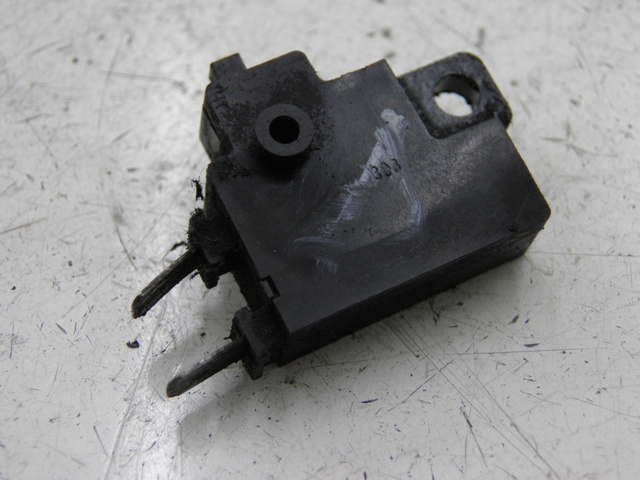 photo de RIGHT STOP LIGHT SWITCH HONDA CB SEVEN FITTY 750 (1992 - 2003)