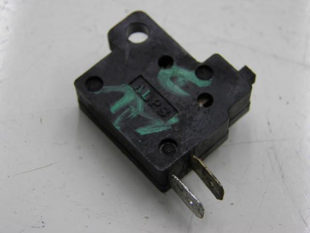 photo de RIGHT STOP LIGHT SWITCH HONDA SH 125 (2003 - 2004)