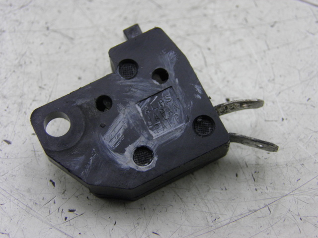 photo de RIGHT STOP LIGHT SWITCH KAWASAKI ZZR 600 (1995 - 2004)