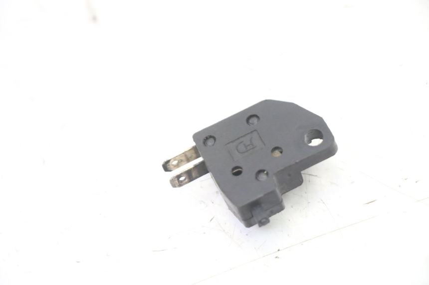 photo de RIGHT STOP LIGHT SWITCH PEUGEOT KISBEE 2T 50 (2010 - 2017)