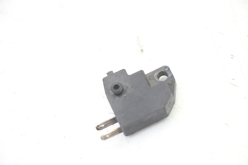 photo de RIGHT STOP LIGHT SWITCH PEUGEOT KISBEE 2T 50 (2010 - 2017)