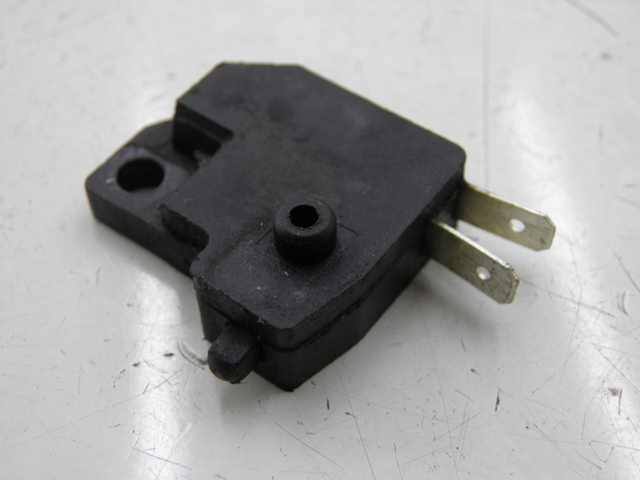 photo de RIGHT BRAKE LIGHT SWITCH KYMCO AGILITY 4T 50 (2005 - 2018)