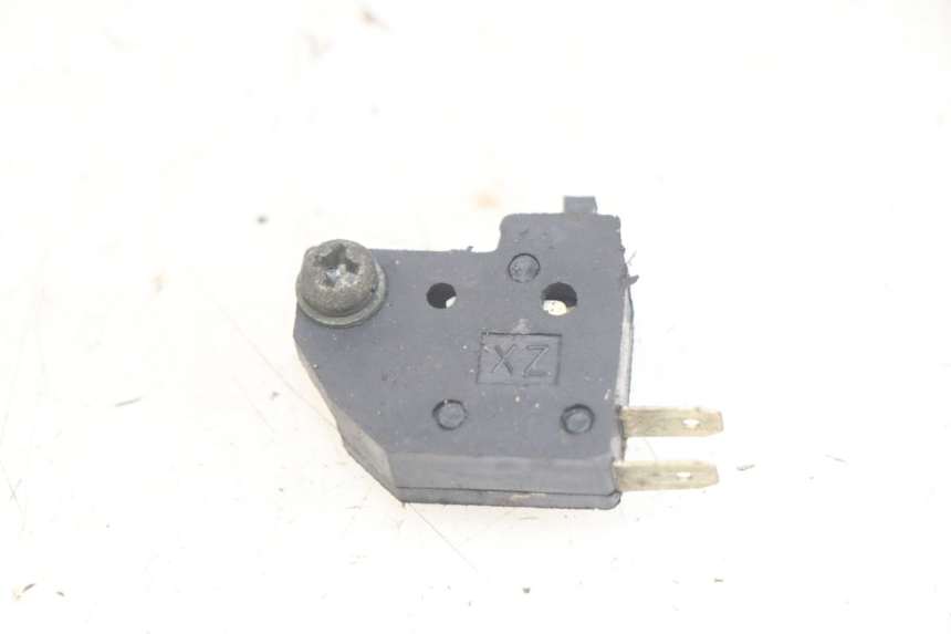 photo de RIGHT BRAKE LIGHT SWITCH PEUGEOT TWEET 4T 50 (2010 - 2014)