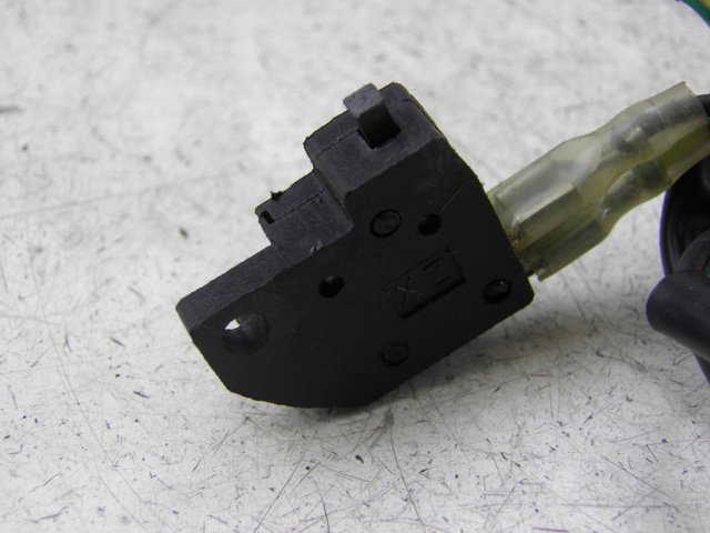 photo de RIGHT STOP LIGHT SWITCH PEUGEOT V-CLIC VCLIC 50 (2007 - 2013)