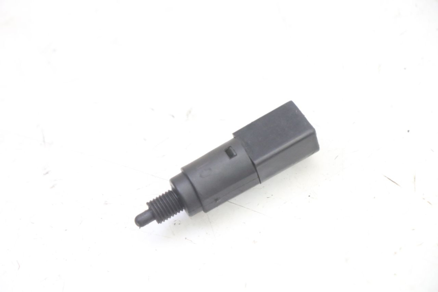 photo de RIGHT STOP LIGHT SWITCH GILERA RUNNER SP 50 (2006 - 2008)