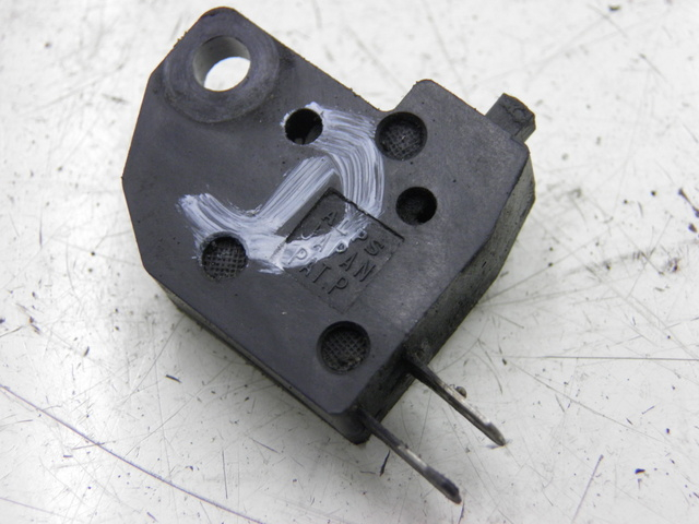 photo de RIGHT STOP LIGHT SWITCH SUZUKI SV S 650 (1999 - 2002)