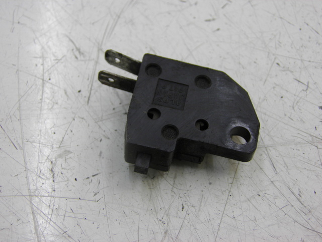 photo de RIGHT STOP LIGHT SWITCH SUZUKI TU X TUX VOLTY 125 (1999 - 2001)