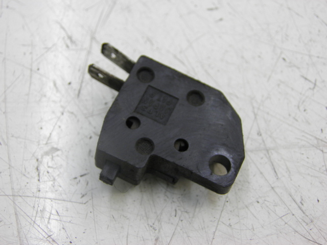 photo de RIGHT STOP LIGHT SWITCH SUZUKI TU X TUX VOLTY 125 (1999 - 2001)