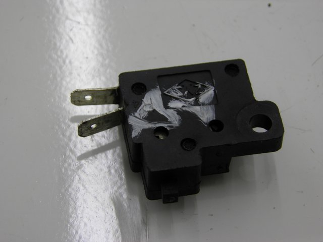 photo de RIGHT STOP LIGHT SWITCH SYM GTS EVO 125 (2009 - 2013)