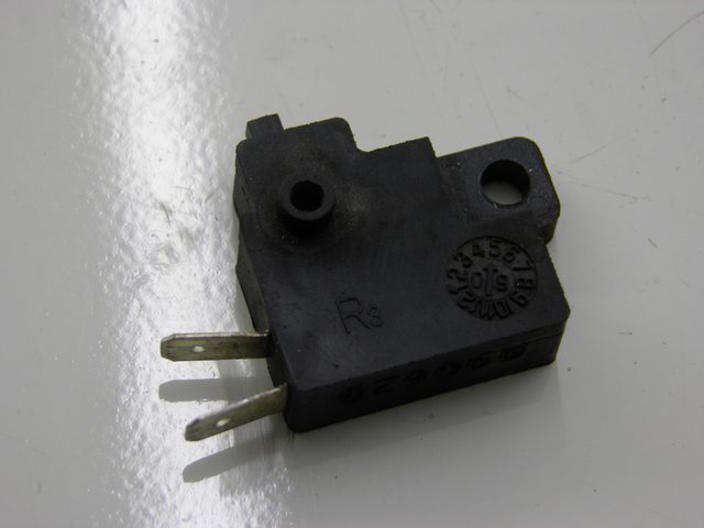 photo de RIGHT STOP LIGHT SWITCH SYM GTS EVO 125 (2009 - 2013)