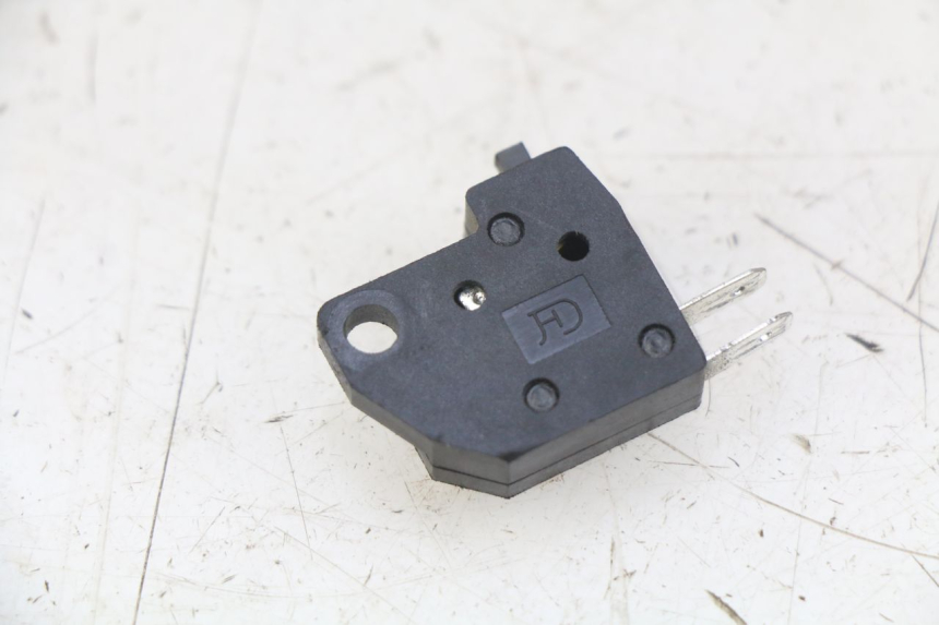 photo de RIGHT BRAKE LIGHT SWITCH SYM ORBIT III 3 4T 50 (2018 - 2021)