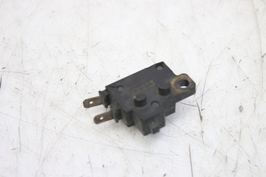 photo de RIGHT BRAKE LIGHT SWITCH YAMAHA YZF R1 1000 (2007 - 2008)